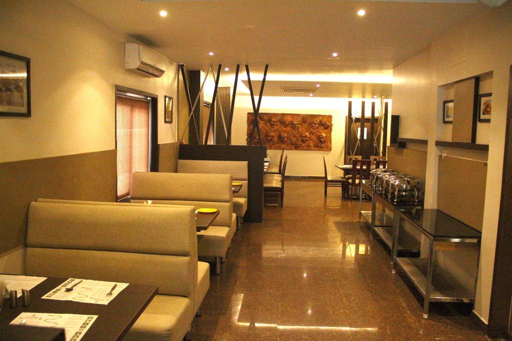 Hotel Srm Grands Csennai Kültér fotó